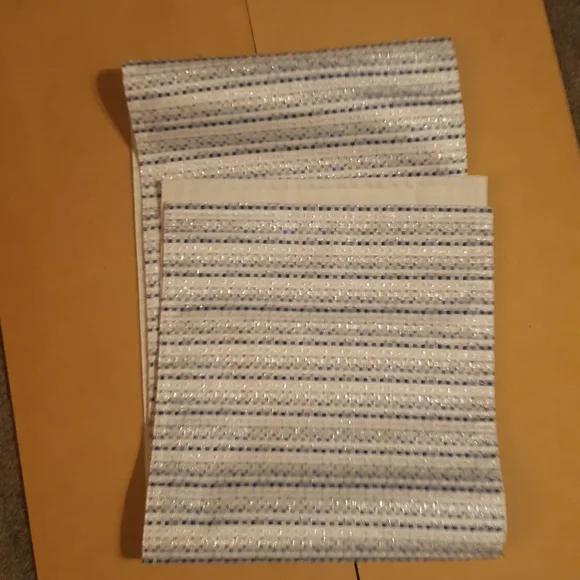 Table runner - Picture 4 of 6